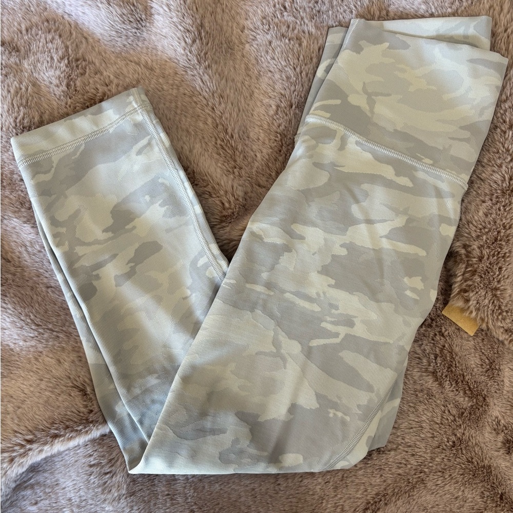 Lululemon White Camo Cropped Leggings- 6